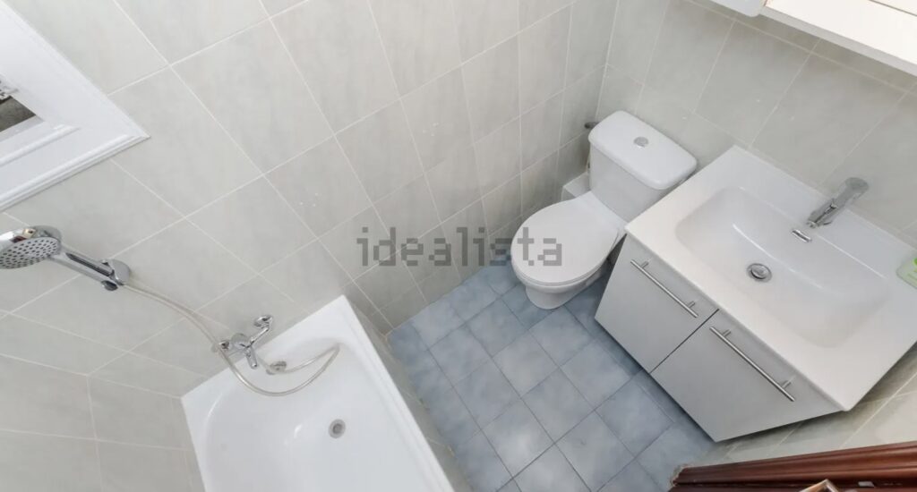 baño-piso-propiedad-sagrada-familia-barcelona-hospital-sant-pau